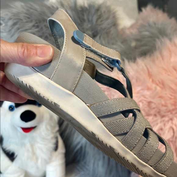 Bare Traps Comfy Strappy Adhesive Close Low Wedge Sandal Womens 5.5 - Picture 7 of 9